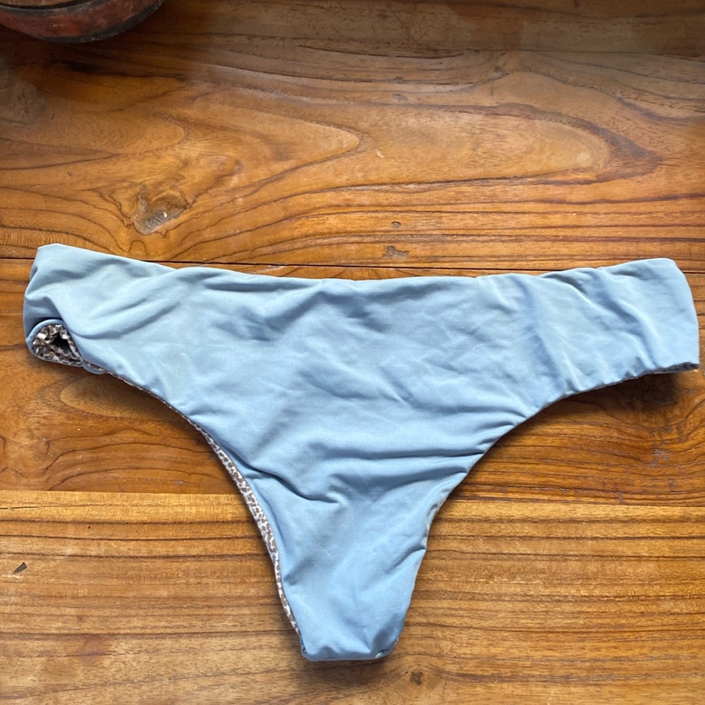 Acacia Swim Bottoms Size large. Grey color